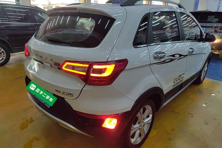 Used BAIC Senova X25 2015 1.5L manual Comfort trim level Rear Right 45 Deg