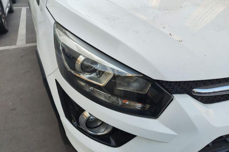 Used BAIC Senova X25 2015 1.5L manual Comfort trim level Right Front Headlight