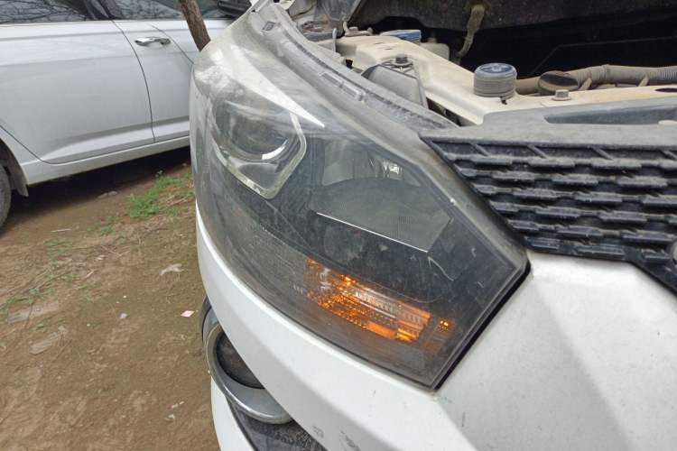 Used BAIC Senova X25 2015 1.5L manual Comfort trim level Right Front Headlight