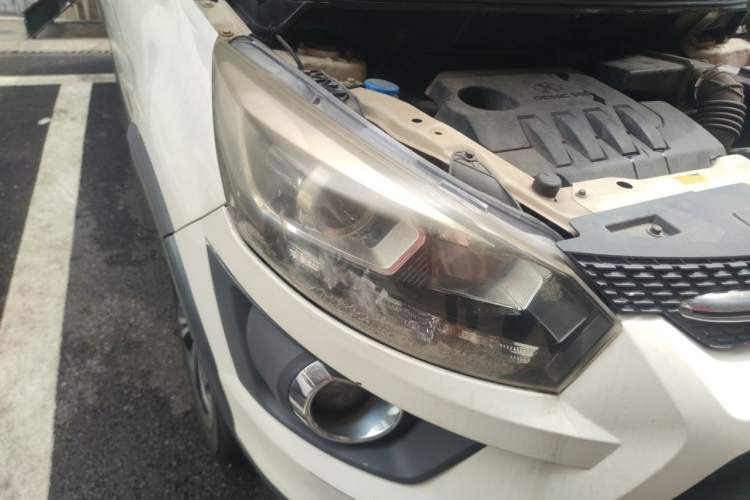 Used BAIC Senova X25 2015 1.5L Manual Elite Edition Right Front Headlight