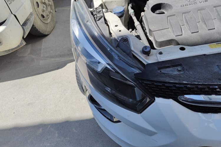 Used BAIC Senova X25 2015 1.5L Automatic Elite Model Right Front Headlight