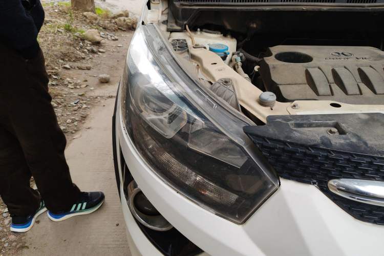 Used BAIC Senova X25 2015 1.5L Manual Elite Edition Right Front Headlight