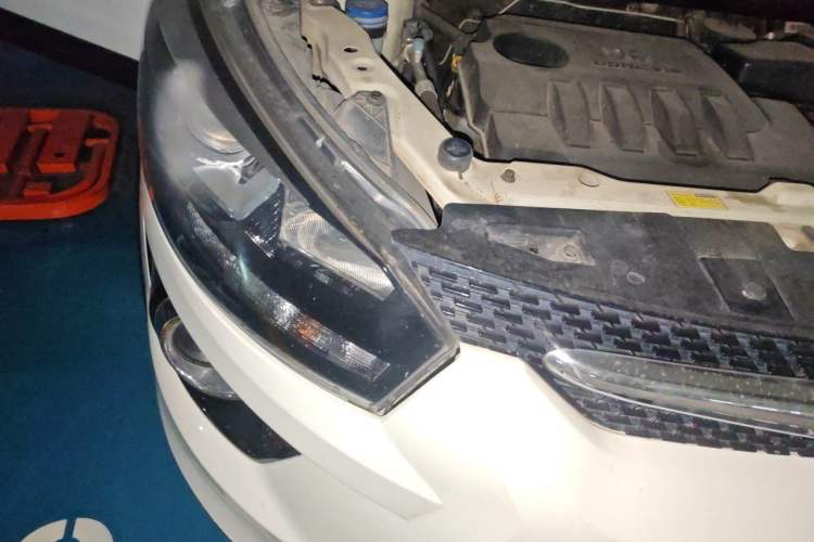Used BAIC Senova X25 2015 1.5L Automatic Elite Model Right Front Headlight