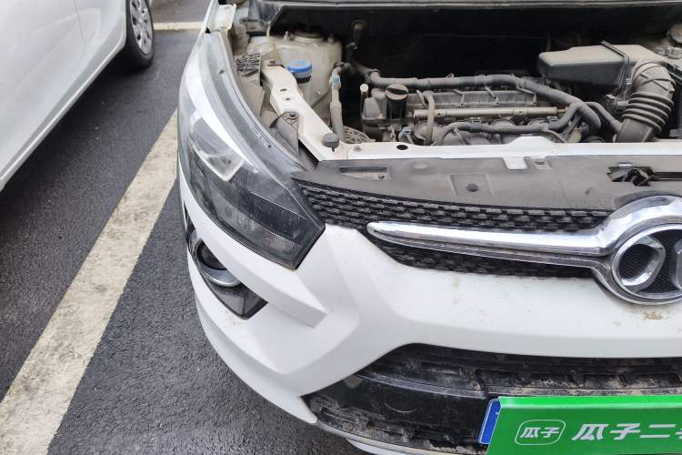 Used BAIC Senova X25 2015 1.5L manual Comfort trim level Right Front Headlight