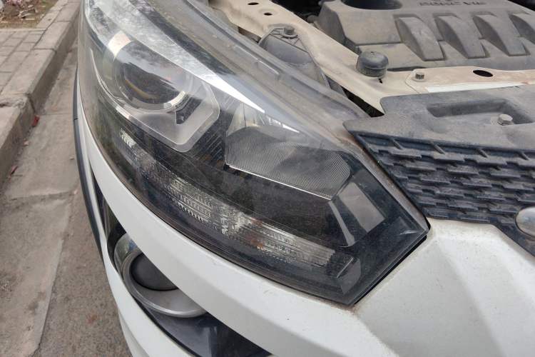 Used BAIC Senova X25 2015 1.5L Manual Elite Edition Right Front Headlight