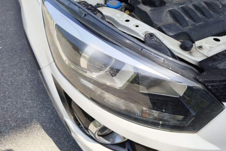 Used BAIC Senova X25 2015 1.5L Manual Elite Edition Right Front Headlight