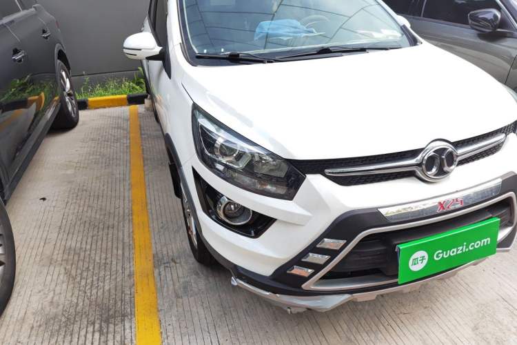 Used BAIC Senova X25 2015 1.5L manual Comfort trim level Right Front Headlight
