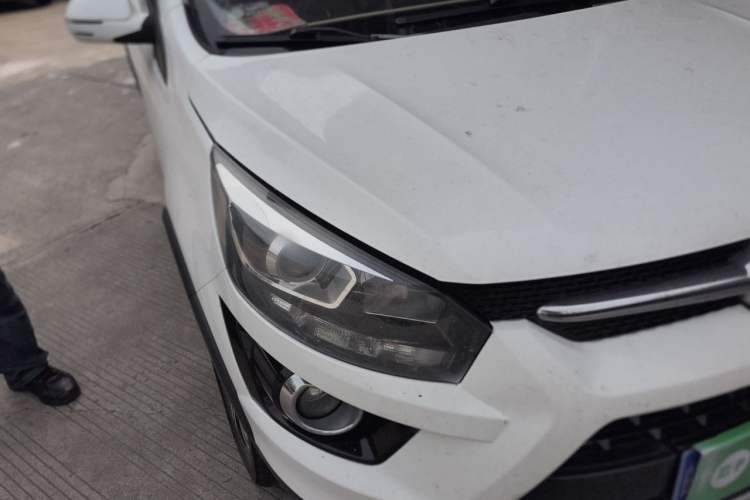 Used BAIC Senova X25 2015 1.5L Manual Elite Edition Right Front Headlight