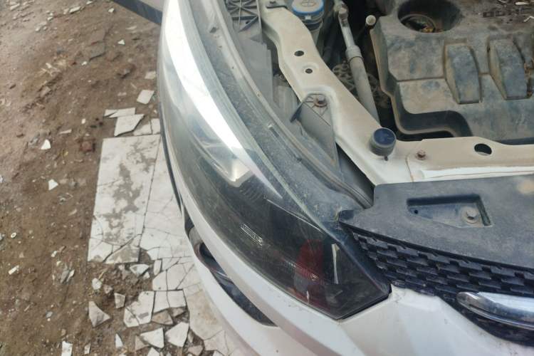 Used BAIC Senova X25 2015 1.5L Automatic Elite Model Right Front Headlight