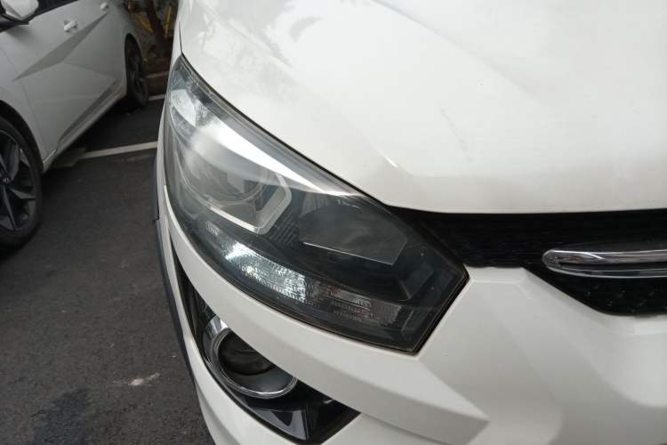 Used BAIC Senova X25 2015 1.5L Manual Elite Edition Right Front Headlight