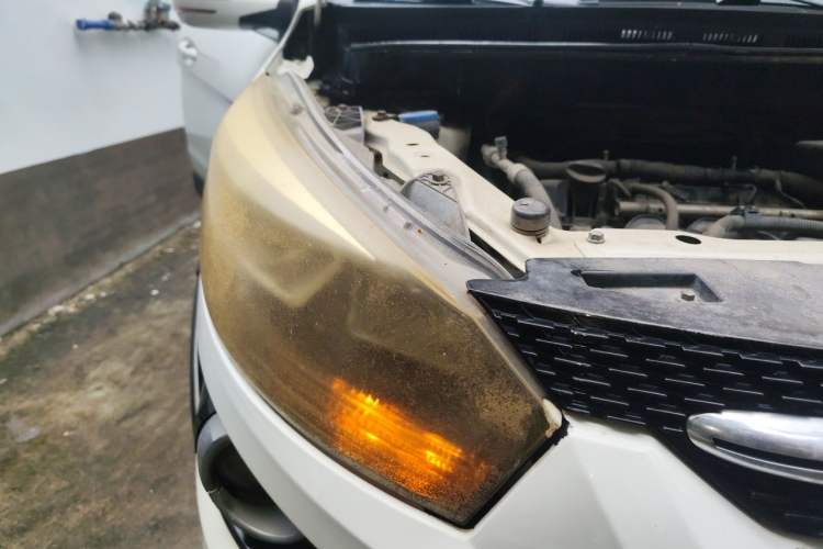 Used BAIC Senova X25 2015 1.5L Automatic Elite Model Right Front Headlight