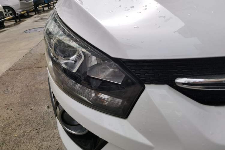 Used BAIC Senova X25 2015 1.5L manual Comfort trim level Right Front Headlight