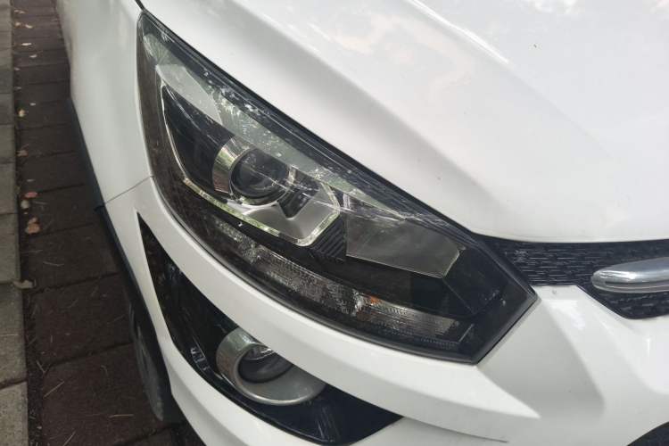 Used BAIC Senova X25 2015 1.5L Manual Elite Edition Right Front Headlight