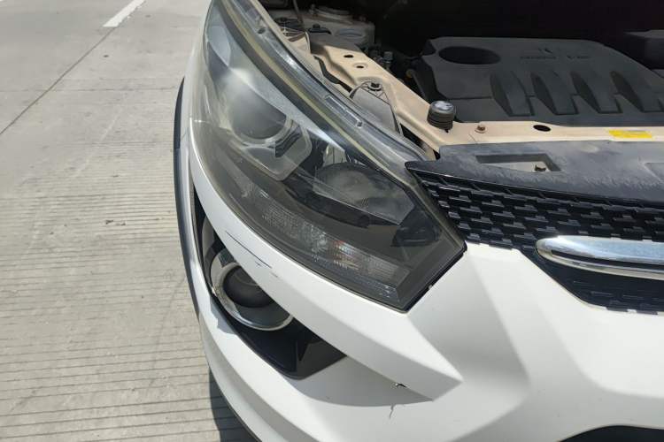 Used BAIC Senova X25 2015 1.5L Automatic Elite Model Right Front Headlight