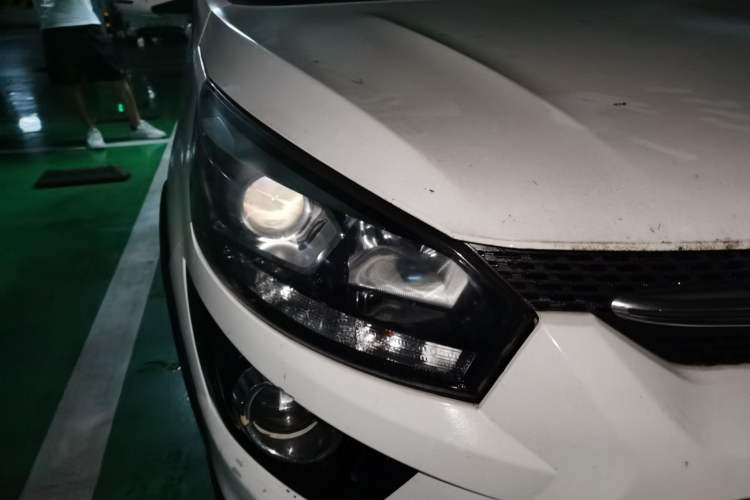 Used BAIC Senova X25 2015 1.5L Manual Elite Edition Right Front Headlight