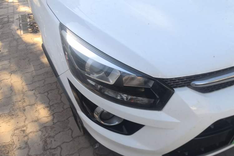 Used BAIC Senova X25 2015 1.5L Automatic Elite Model Right Front Headlight