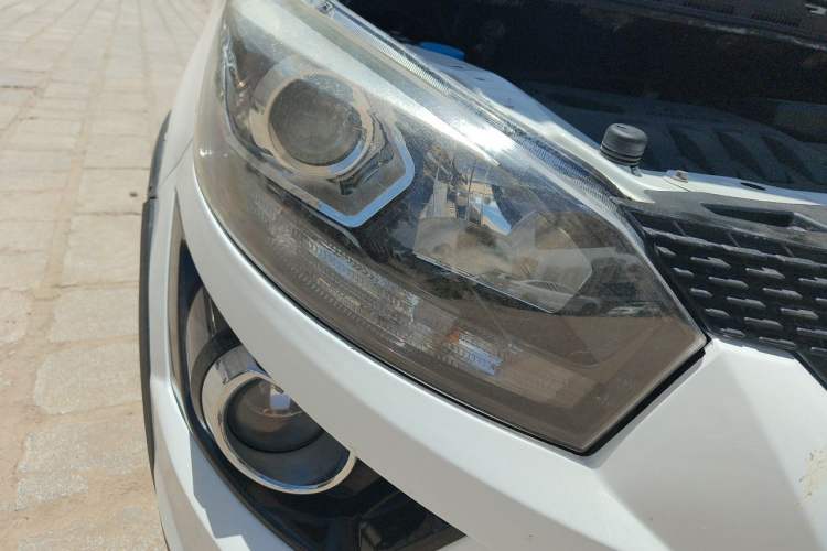 Used BAIC Senova X25 2015 1.5L Manual Elite Edition Right Front Headlight