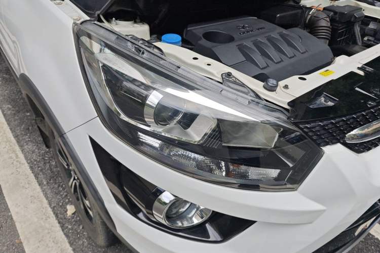 Used BAIC Senova X25 2015 1.5L Manual Elite Edition Right Front Headlight