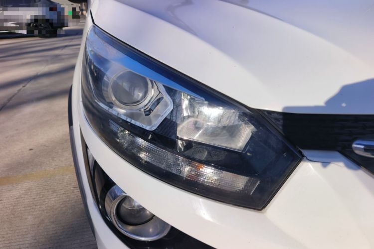Used BAIC Senova X25 2015 1.5L Manual Elite Edition Right Front Headlight