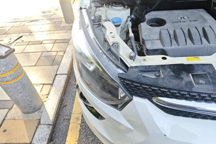 Used BAIC Senova X25 2015 1.5L automatic luxury version Right Front Headlight