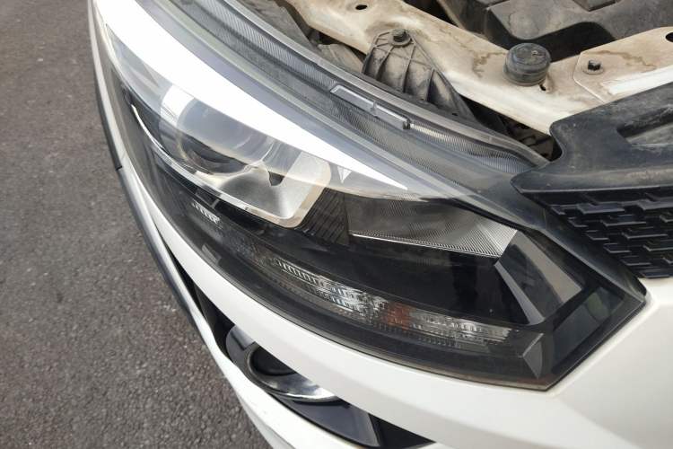Used BAIC Senova X25 2015 1.5L Manual Elite Edition Right Front Headlight