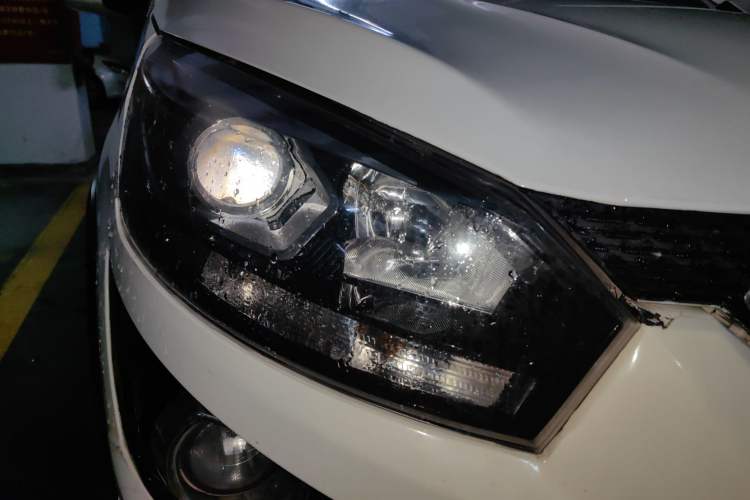 Used BAIC Senova X25 2015 1.5L Manual Elite Edition Right Front Headlight