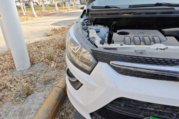 Used BAIC Senova X25 2015 1.5L Automatic Elite Model Right Front Headlight