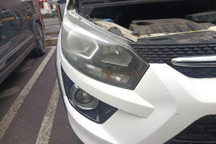 Used BAIC Senova X25 2015 1.5L Manual Elite Edition Right Front Headlight