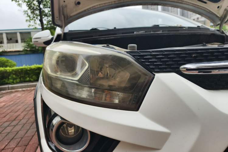 Used BAIC Senova X25 2015 1.5L Automatic Elite Model Right Front Headlight