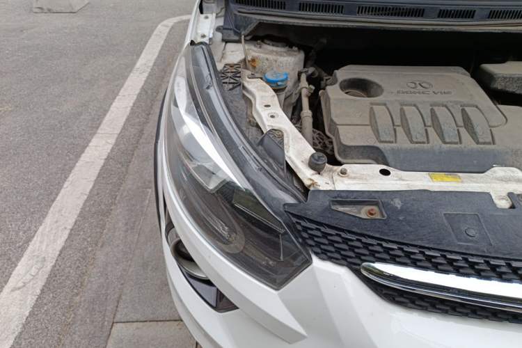 Used BAIC Senova X25 2015 1.5L Automatic Elite Model Right Front Headlight