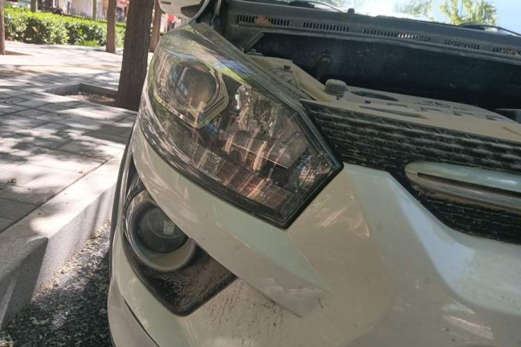 Used BAIC Senova X25 2015 1.5L Manual Elite Edition Right Front Headlight