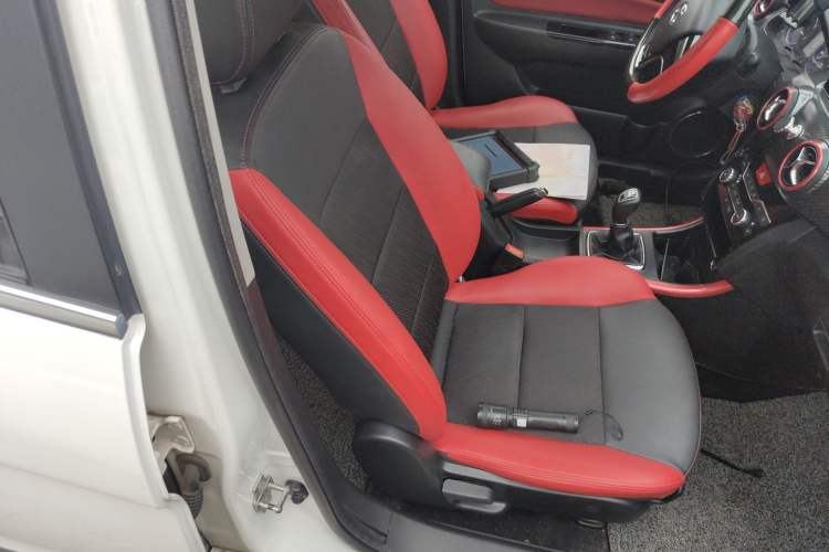 Used BAIC Senova X25 2015 1.5L Manual Elite Edition Right Front Seat