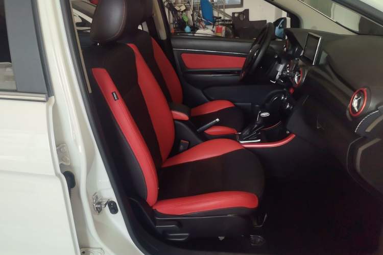 Used BAIC Senova X25 2015 1.5L automatic luxury version Right Front Seat