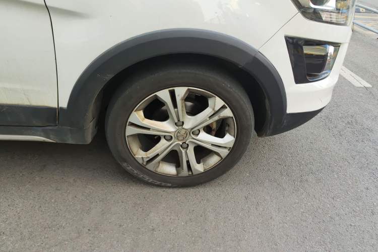 Used BAIC Senova X25 2015 1.5L manual Comfort trim level Right Front Wheel Hub