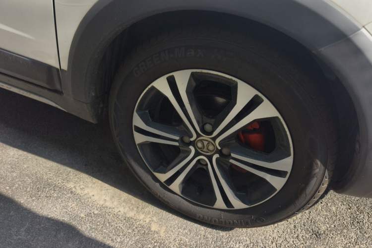 Used BAIC Senova X25 2015 1.5L Manual Elite Edition Right Front Wheel Hub