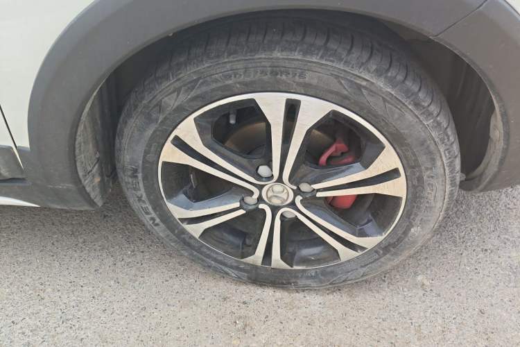 Used BAIC Senova X25 2015 1.5L Manual Elite Edition Right Front Wheel Hub