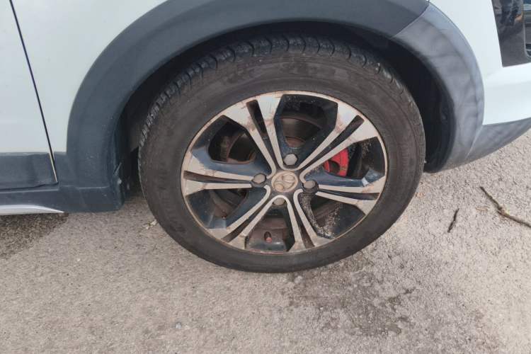 Used BAIC Senova X25 2015 1.5L Manual Elite Edition Right Front Wheel Hub