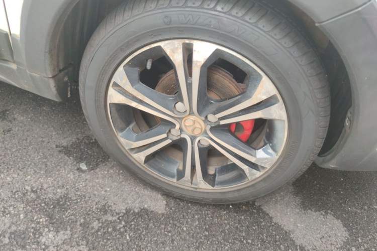 Used BAIC Senova X25 2015 1.5L Manual Elite Edition Right Front Wheel Hub