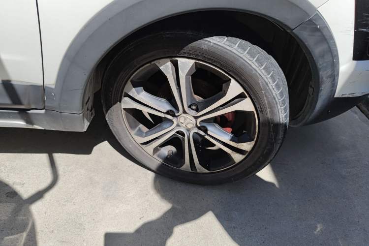 Used BAIC Senova X25 2015 1.5L Automatic Elite Model Right Front Wheel Hub