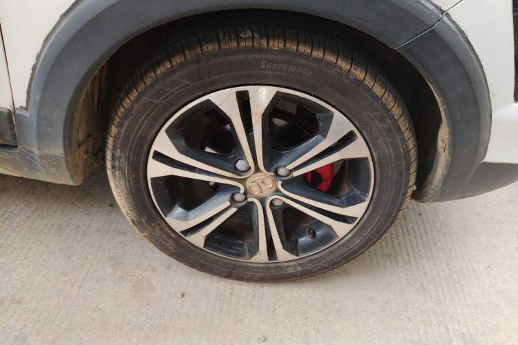 Used BAIC Senova X25 2015 1.5L Manual Elite Edition Right Front Wheel Hub