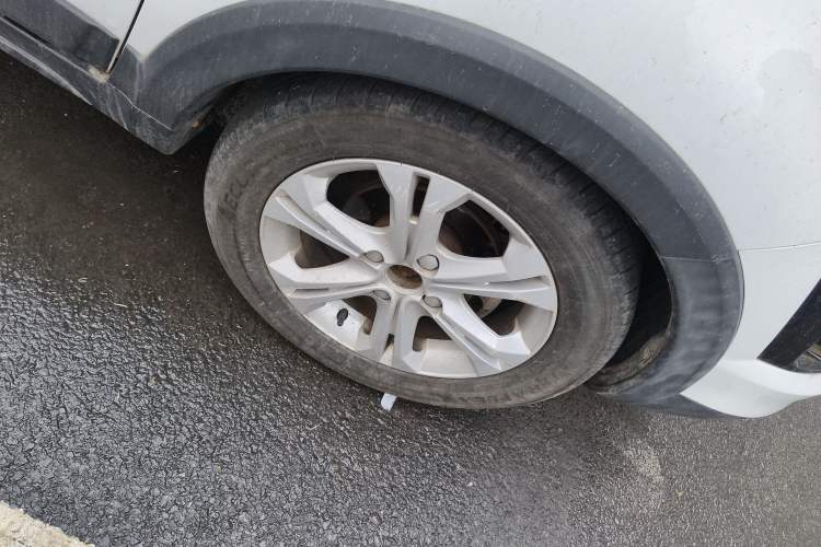 Used BAIC Senova X25 2015 1.5L manual Comfort trim level Right Front Wheel Hub