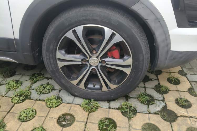 Used BAIC Senova X25 2015 1.5L Automatic Elite Model Right Front Wheel Hub