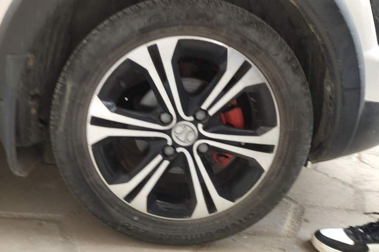 Used BAIC Senova X25 2015 1.5L Manual Elite Edition Right Front Wheel Hub