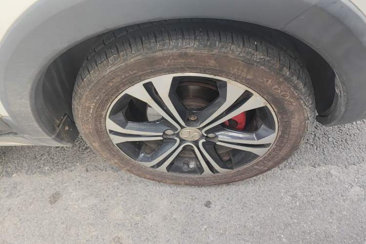 Used BAIC Senova X25 2015 1.5L Manual Elite Edition Right Front Wheel Hub