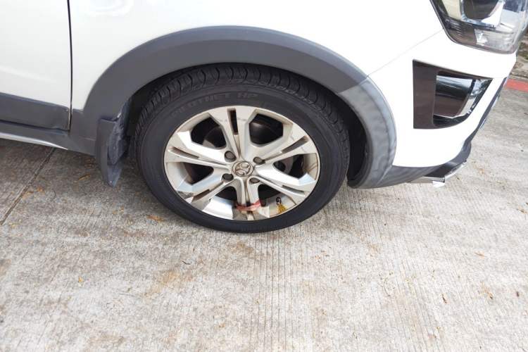 Used BAIC Senova X25 2015 1.5L manual Comfort trim level Right Front Wheel Hub