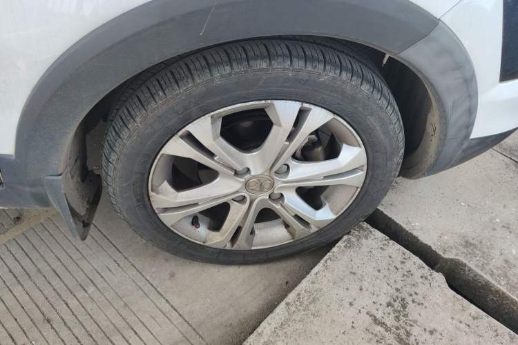 Used BAIC Senova X25 2015 1.5L manual Comfort trim level Right Front Wheel Hub