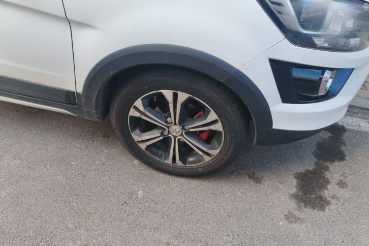 Used BAIC Senova X25 2015 1.5L Manual Elite Edition Right Front Wheel Hub