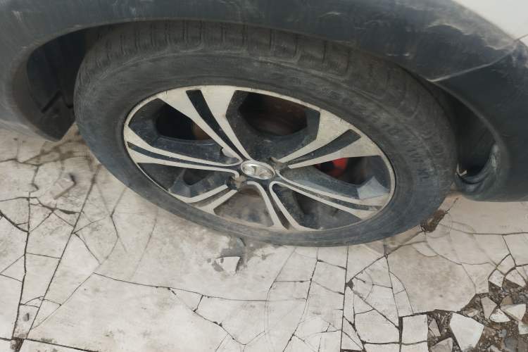 Used BAIC Senova X25 2015 1.5L Automatic Elite Model Right Front Wheel Hub