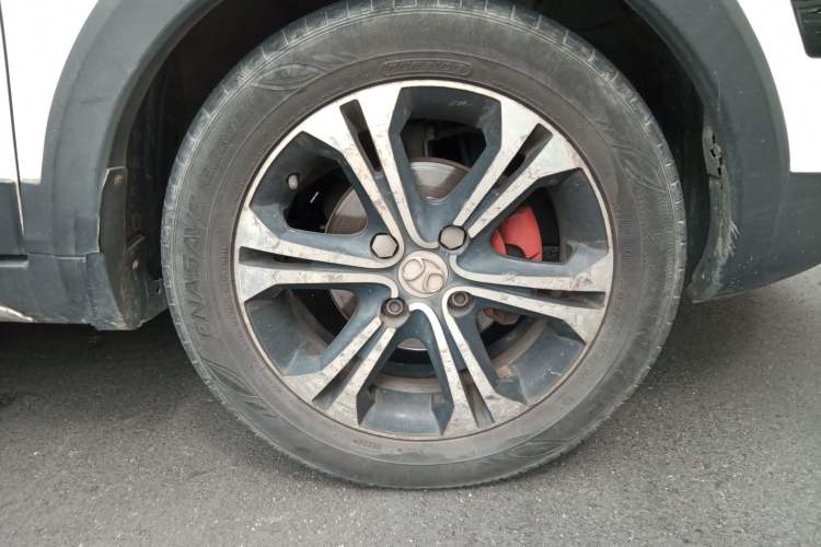 Used BAIC Senova X25 2015 1.5L Manual Elite Edition Right Front Wheel Hub