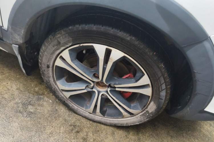Used BAIC Senova X25 2015 1.5L Automatic Elite Model Right Front Wheel Hub